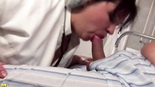 Amateur older step mommys get insidesane bang with pee