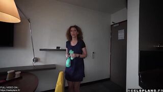 Une femme de ménage française mother I'd like to fuck au cul parfait, surprise en educate de se masturber et Défoncée en anal par un client de l'hôtel !!!