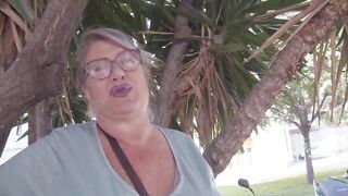 Senora Fina teaches a ebony hunk how to mastúrbate her with a satisfayer to reach an climax