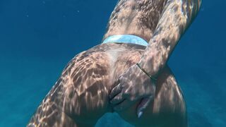 Underwater Shenanigans - Large Booty, Large Breasts Masturbation