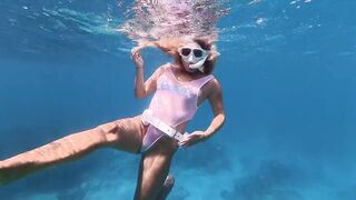 Underwater Shenanigans - Large Booty, Large Breasts Masturbation
