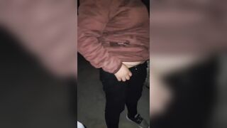 Mi yerno viene a mi casa de noche y en el camino me mete su verga y me saca jugo de la cola??