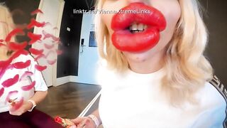 KISS, KISS, KISS! Mirror Giving a kiss with world huge Lips