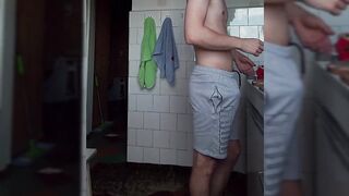 Obese schlong in gray shorts. Tugjob in the kitchen whilst preparing breakfast