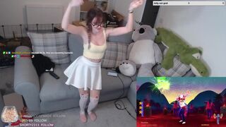 CUTE TWITCH STREAMER ANGEL DANCING TO SHAKIRA (SHYPHOEBE)
