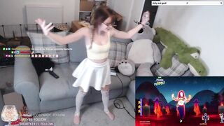 CUTE TWITCH STREAMER ANGEL DANCING TO SHAKIRA (SHYPHOEBE)