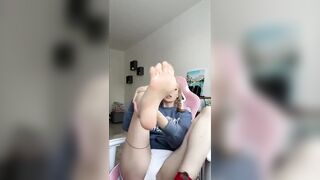 Victoria’s Quick Feet Tease: I Disrobe off My Red Socks & Show U My Undressed Toes!