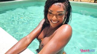 TRANNIES XXX Darksome-Skinned Trans Woman with Tattoos Gives Tugjob Whilst Recording Solo Session
