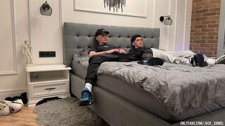 2 allies wank jointly