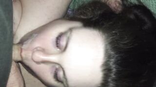 Wife gets a spunk flow facial