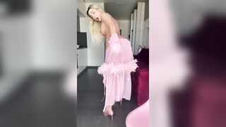 My butt is willing to bounce on u, Chick