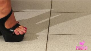 Foxy Coed Alice Fingers Her Pussy And Tastes Her Snatch Juice!