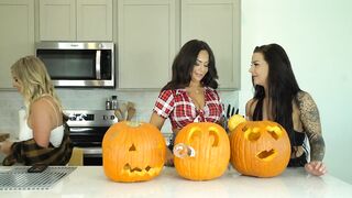 Kiki Mariah_970 Evelin Carve Pumpkins Undressed Photoshoot After