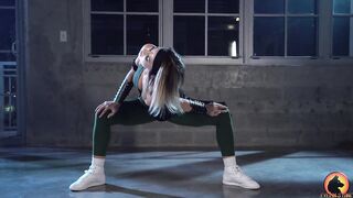 Sonya Blade Stretch