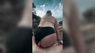 Sex with a tourist in a bikini on the beach out of a fucking-rubber
