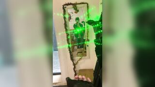 Возле зеркала лазерная рука