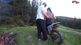 Brought Girlfriend to Forest to bang her in the butt with a facial