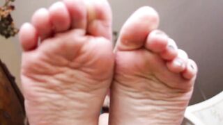 Sexy summer feet...