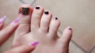 Sexy summer feet...