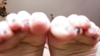 Sexy summer feet...