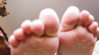 Sexy summer feet...