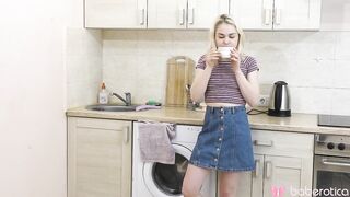 Maya Stone Likes to Get Nude and Rub Her Snatch for Us