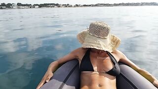 Sempre più troia in canoa. Moglie zoccola