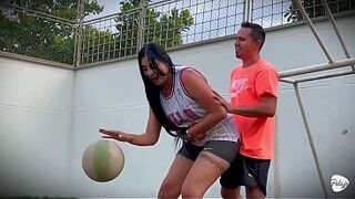 Venezuelan wager playing basket and loses