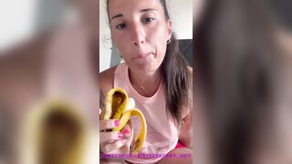 LittleFeet Banana Plays?