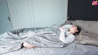 amateur wife solo masturbating her sexy snatch