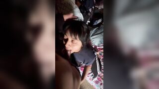 LE DI UNA MAMADA A MI NOVIO MIENTRAS MIS PADRES NO ESTÁN EN CASA
