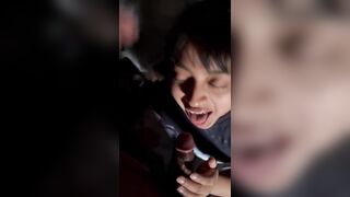 LE DI UNA MAMADA A MI NOVIO MIENTRAS MIS PADRES NO ESTÁN EN CASA