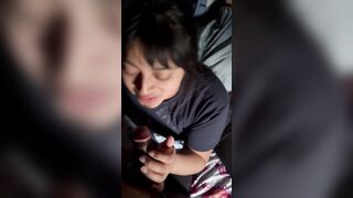 LE DI UNA MAMADA A MI NOVIO MIENTRAS MIS PADRES NO ESTÁN EN CASA