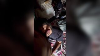 LE DI UNA MAMADA A MI NOVIO MIENTRAS MIS PADRES NO ESTÁN EN CASA
