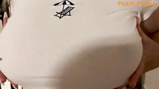 Незнакомка в подъезде нагло показывает сиськи и зовет к себе домой!!!