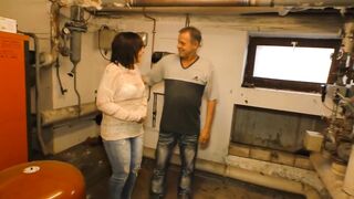 Nachbarschaftshilfe Faellt die Heizungsaus wird gefickt