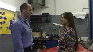 Mechanic bangs the sexually excited customer