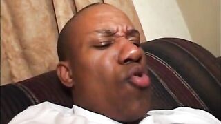 Ebony guy screwing hot ebony chick after getting his weenie sucked