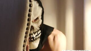 LoveHerFeet - Vina Sky Gets a Trick or Feet Horror Foot Screw Surprise