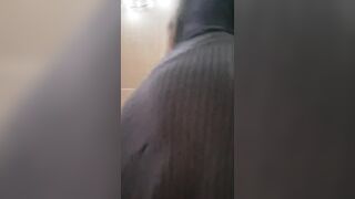 I'm shaking my ass for your weenie