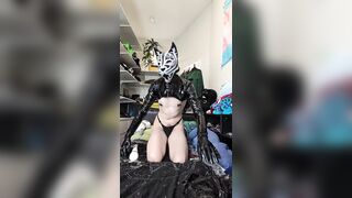 Breathplay shackled with noose and bag