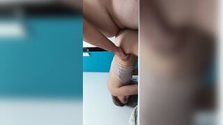blond submits for expert tugjob session