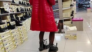 Shoe store flash, December 2024