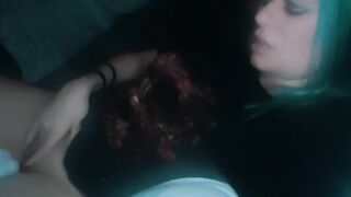 Obscene-Talking Floozy Likes Rubbing Snatch