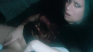 Obscene-Talking Floozy Likes Rubbing Snatch