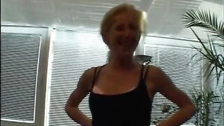 Golden-haired older fingered and cunt toyed previous to giving a fellatio