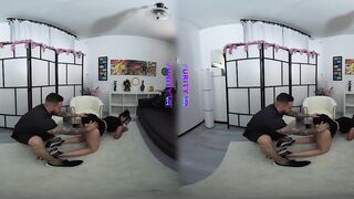 PURITYVR Cunt stretching with Debora Mancini