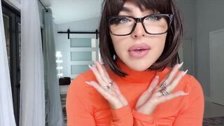 Mamma with biggest natural Melons tries on Costumes in her bedroom