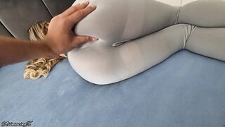 Stepsister caught stepbrother's morning wood during the time that sharing daybed and gets her large butt in leggings cum overspread