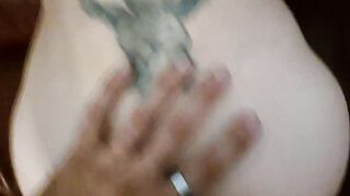 Un jeune baise sa belle mère dans le cul !